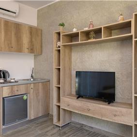 4 bedroom villa with pool, Chalikounas, sleeps 8